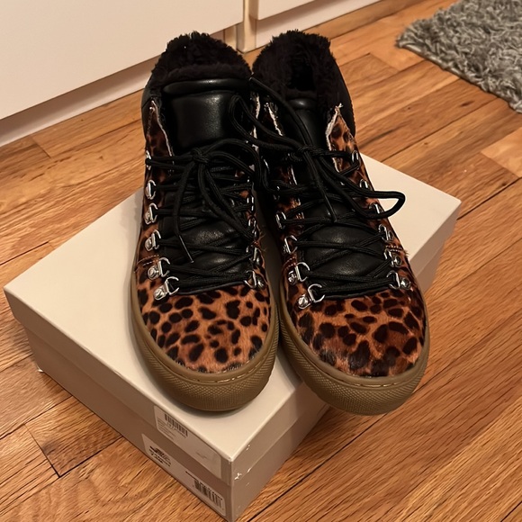 Marc Fisher NEW Sz 7.5 M Womens Daisie Sneaker Cheetah Print Fur Ankle Booties - Picture 3 of 4